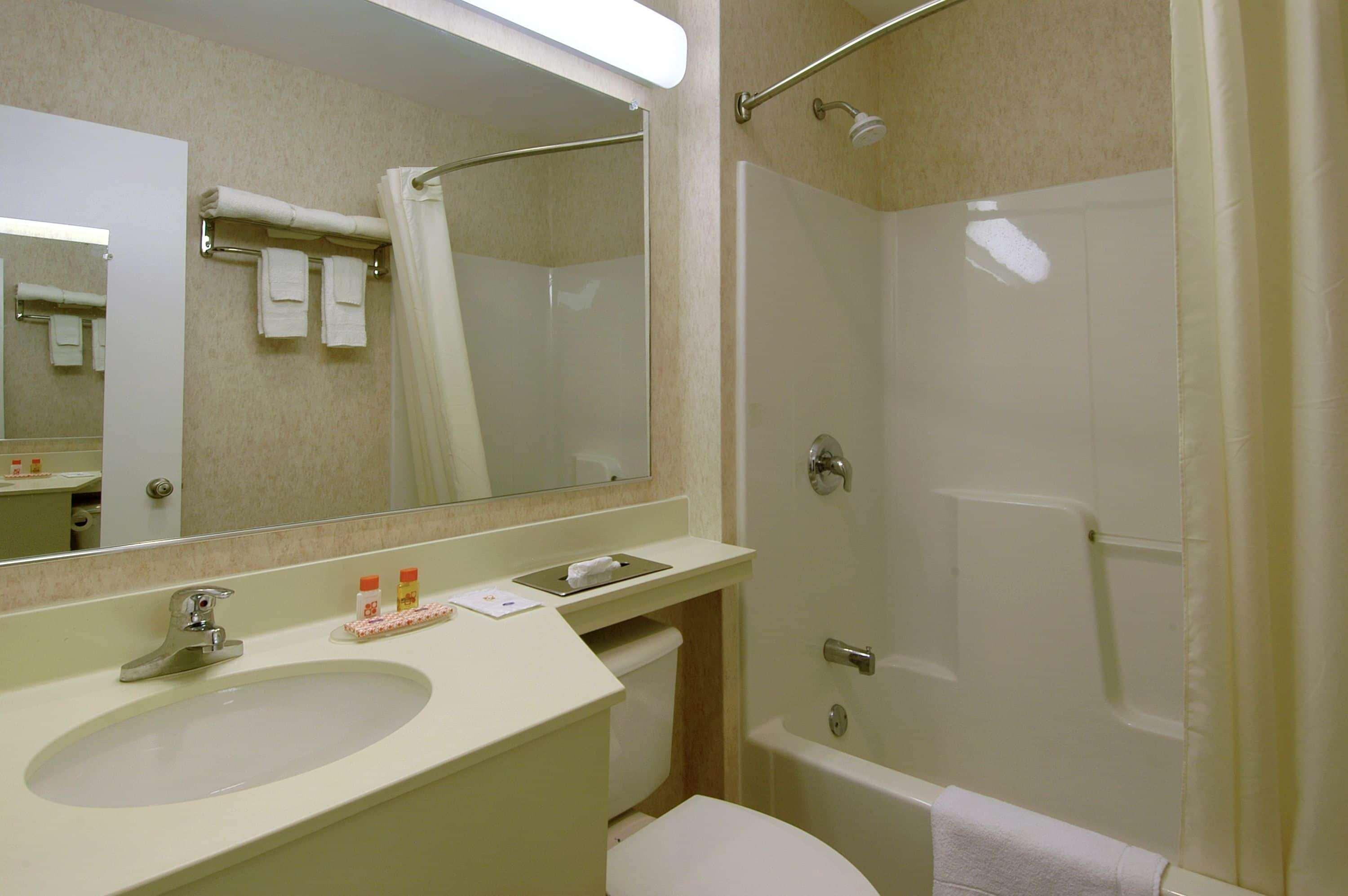 Howard Johnson By Wyndham Williamstown Esterno foto