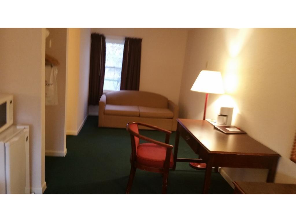 Howard Johnson By Wyndham Williamstown Esterno foto