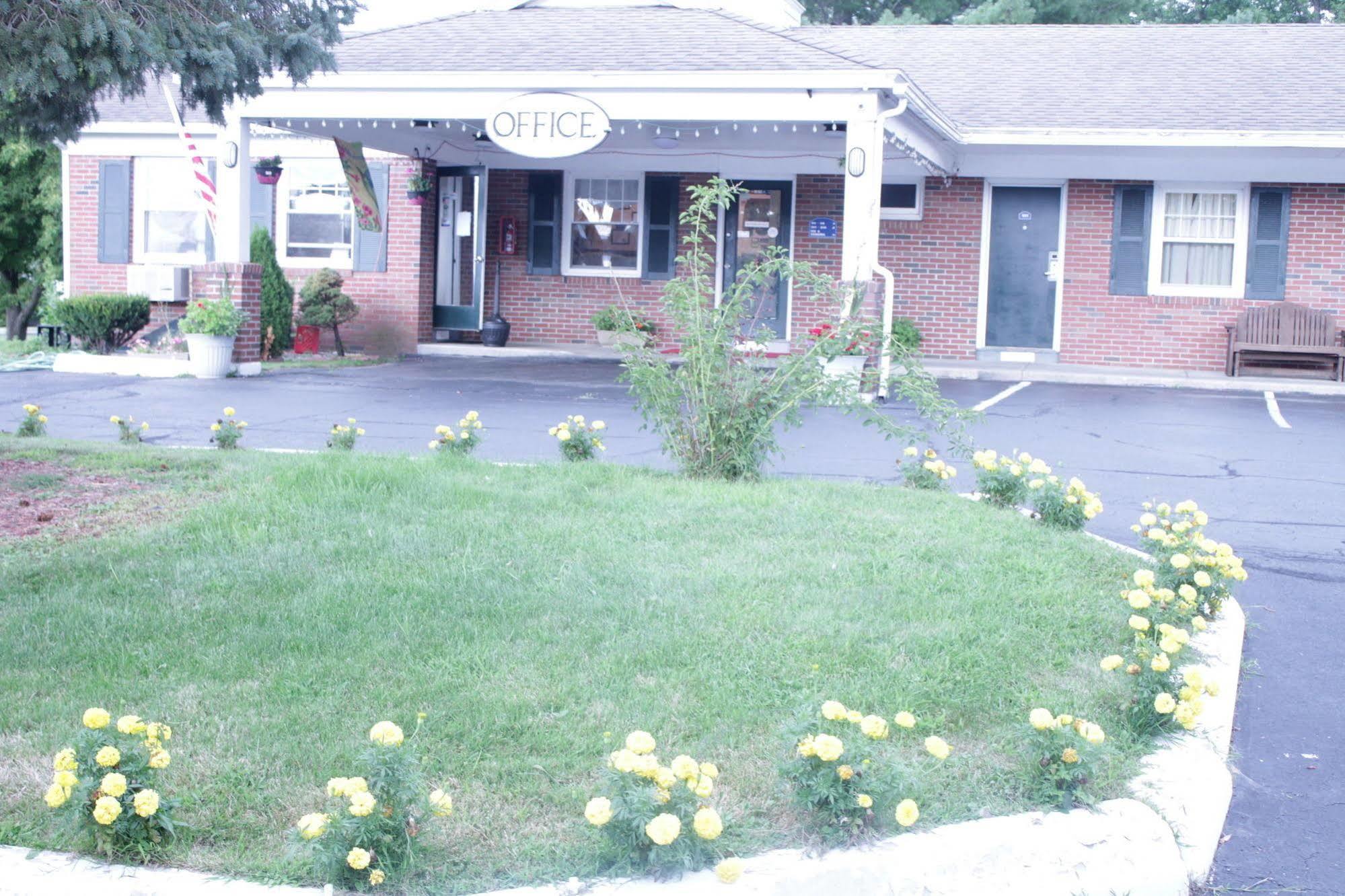Howard Johnson By Wyndham Williamstown Esterno foto