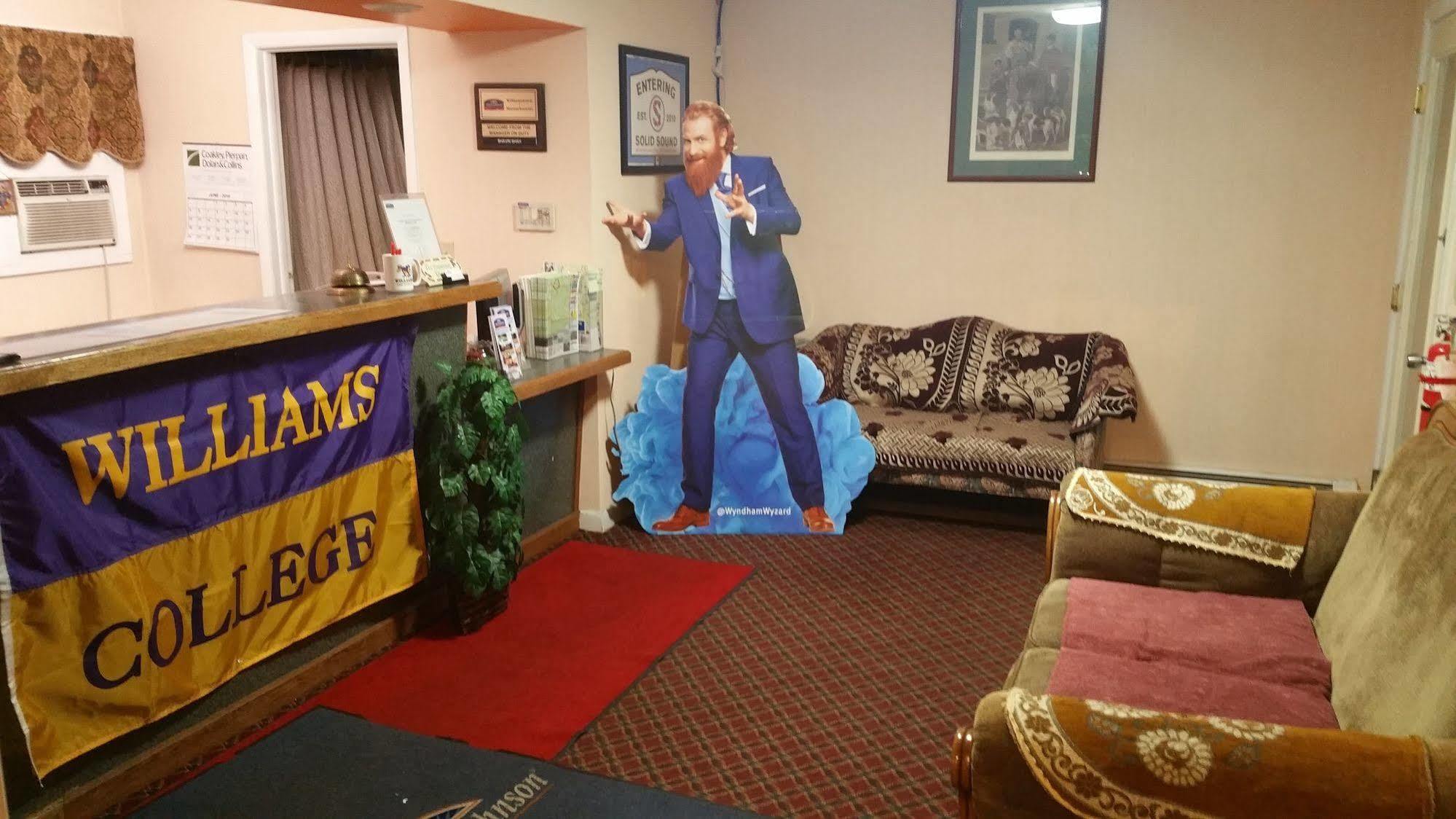 Howard Johnson By Wyndham Williamstown Esterno foto