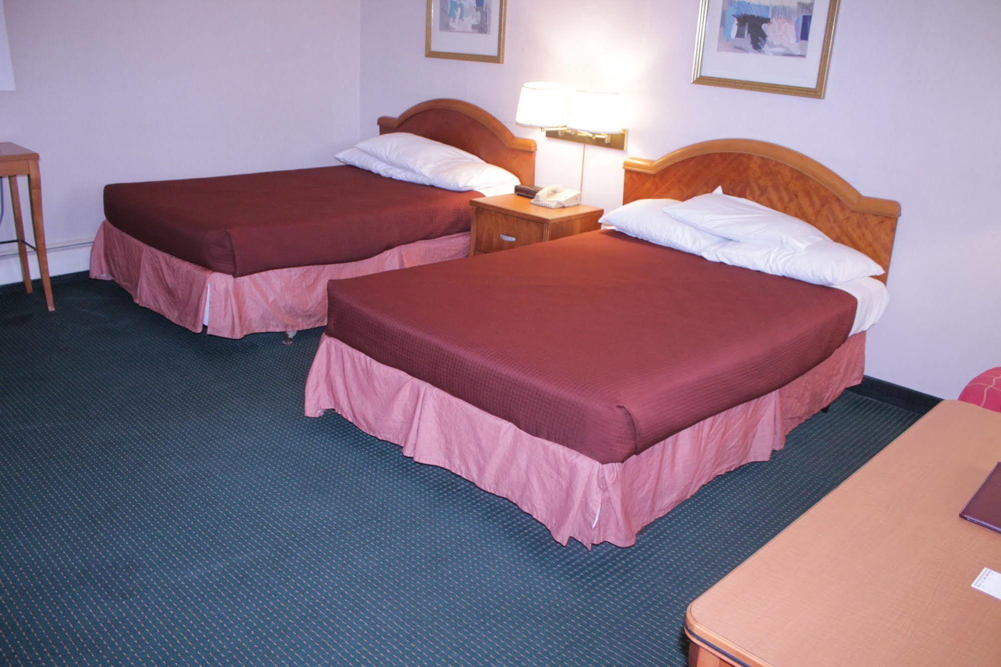 Howard Johnson By Wyndham Williamstown Esterno foto