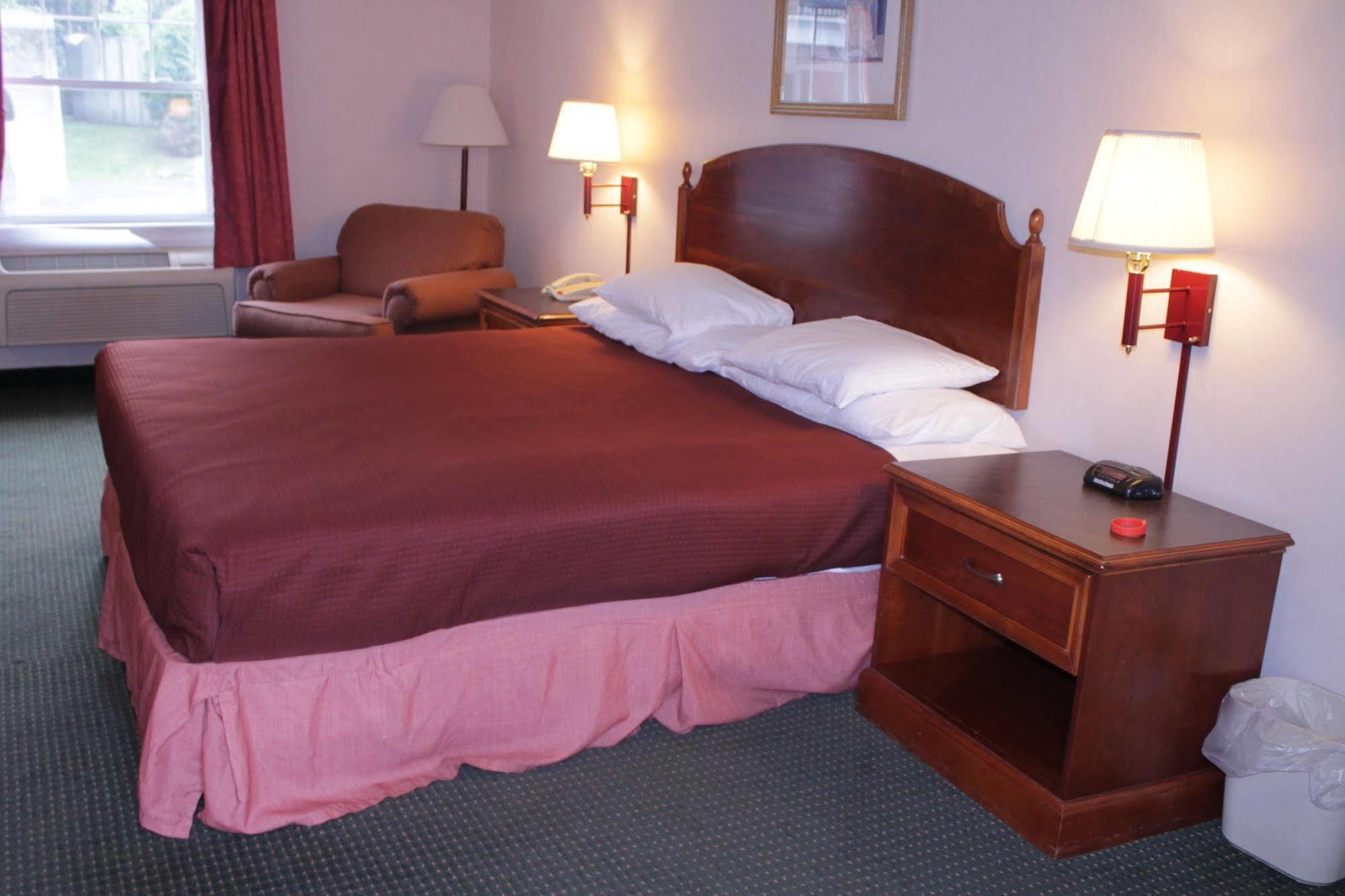 Howard Johnson By Wyndham Williamstown Esterno foto